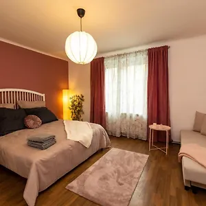 Cosy In Great Location Apartment